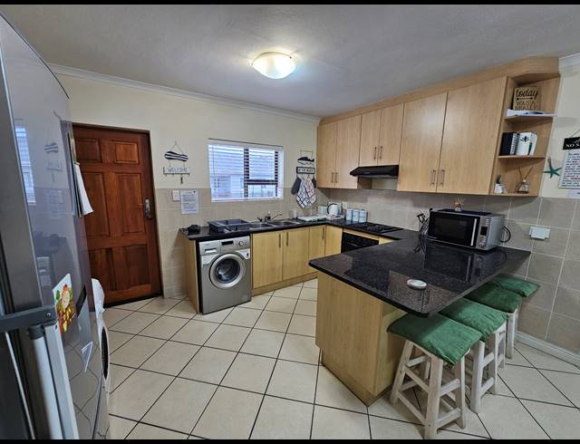 2 BEDROOM APARTMENT FOR SALE IN HARTENBOS CENTRAL